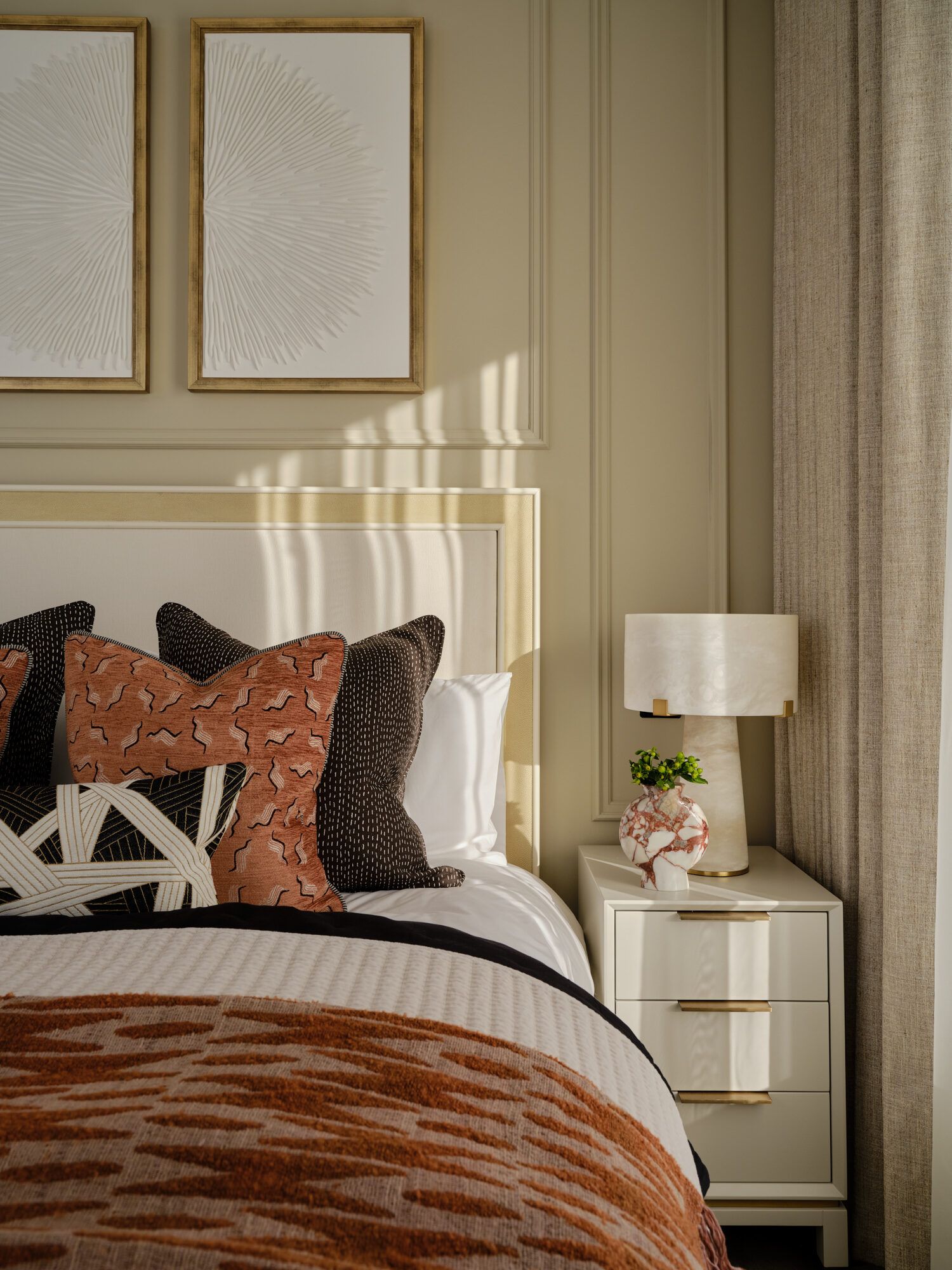 The Six Collective Linear Place18061